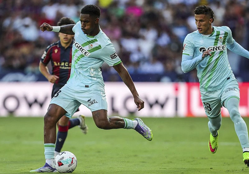 Betis được đánh giá cao hơn Levante