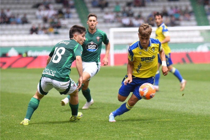 Racing Club đủ sức hạ gục Cadiz