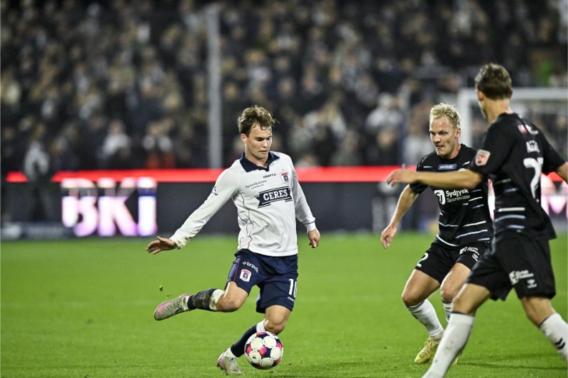 AGF tự tin áp đảo Lech Poznan