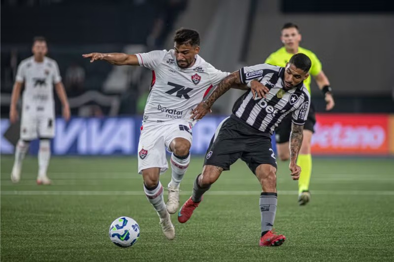 Botafogo gặp khó trước Vitoria