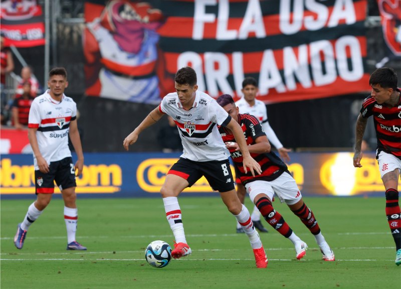 Flamengo gặp khó khi tiếp đón Sao Paulo