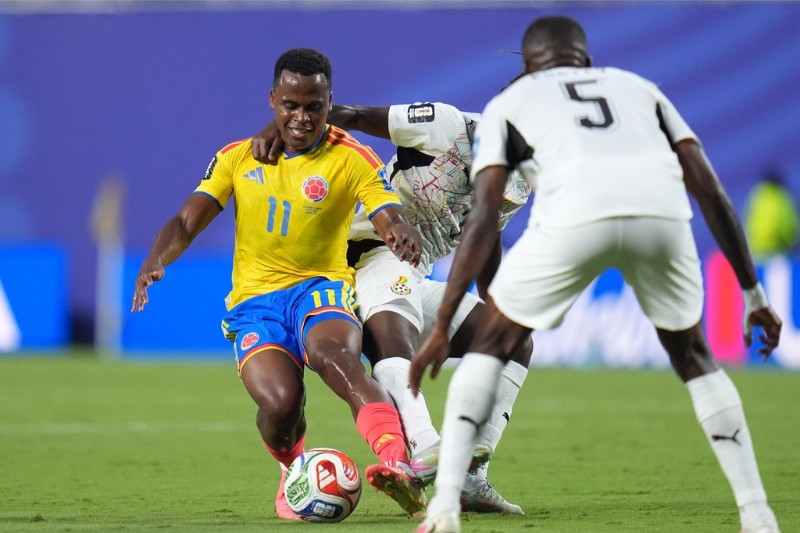 Thụy Sĩ gặp khó trước Colombia